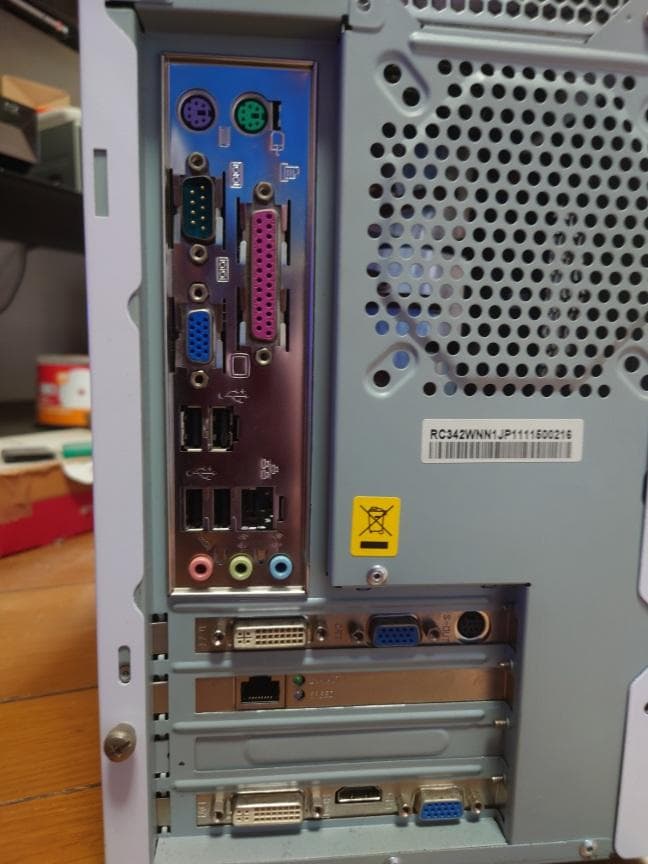 ４面に出力可能　Windows XP Professional デスクトップPC