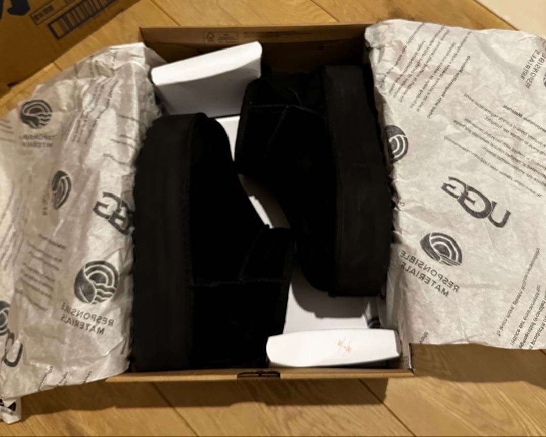 UGG CLASSIC ULTRA MINI PLAT FORM ブラック