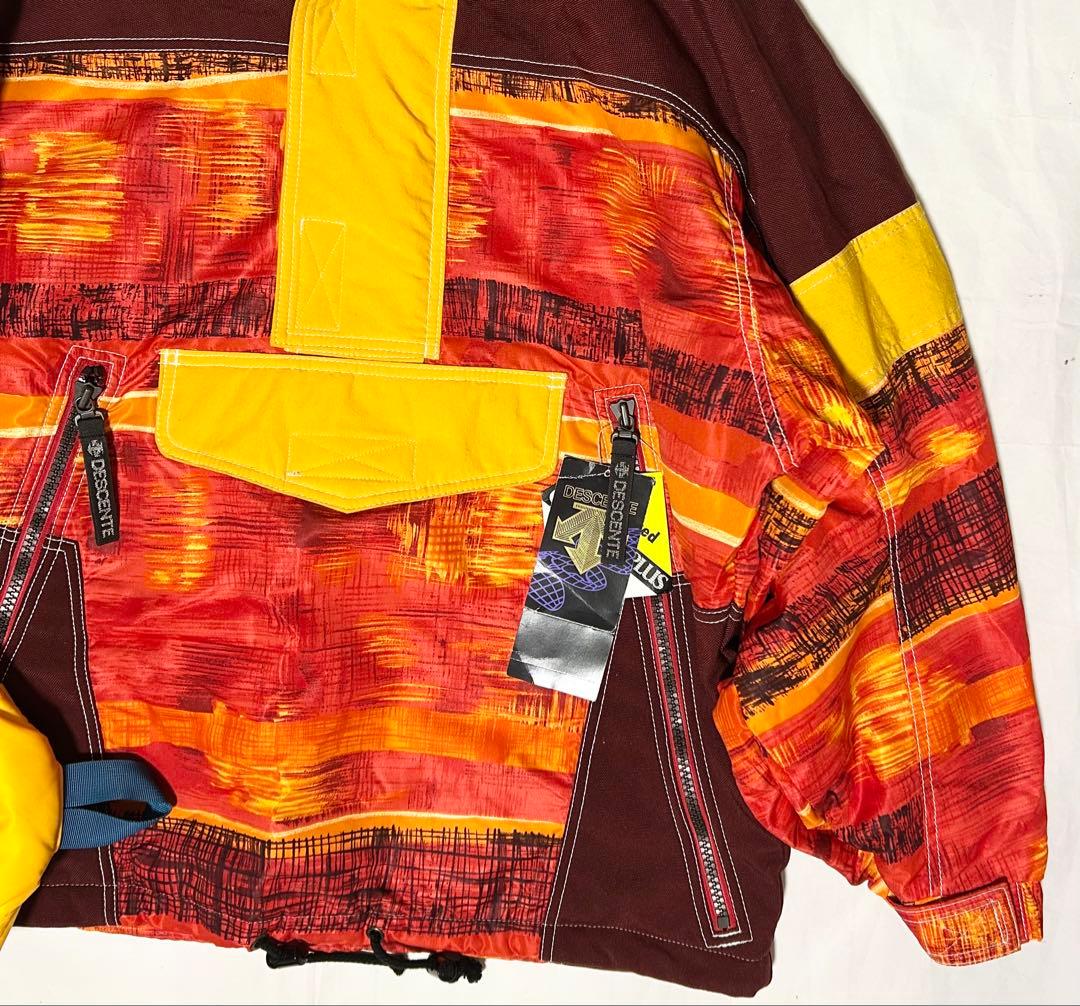 極美品　DESCENTE デサント　スノーボード　ウェア　ウ　スノボ　総柄　赤系
