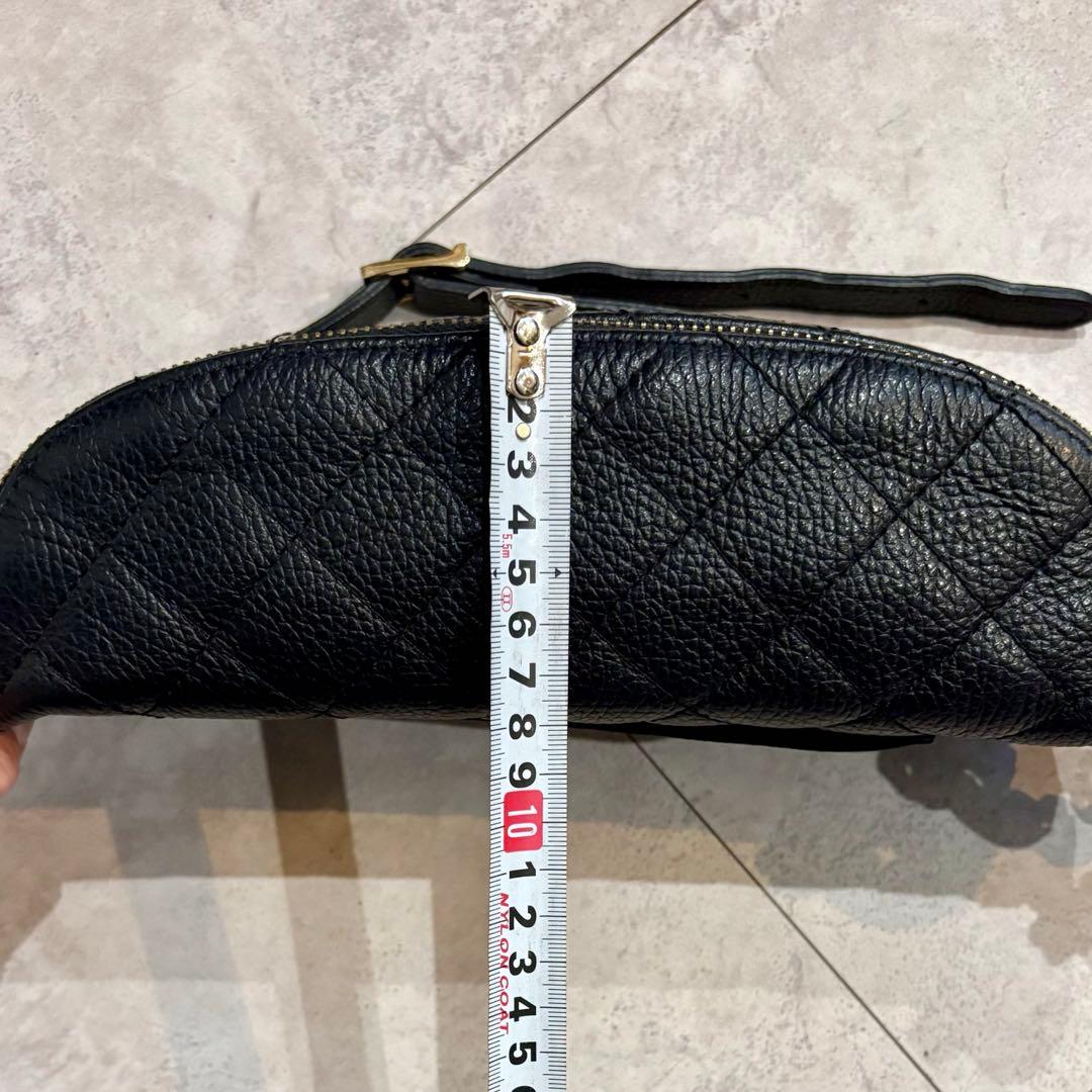 AULENTTI オウレンティ レザーキルティングボディバッグ　ショルダーバッグ