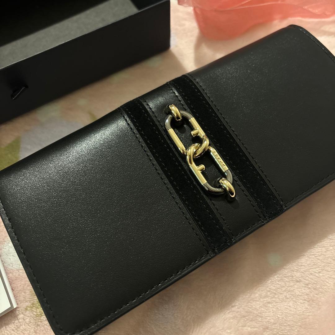 m！！新品・未使用　FURLA 二つ折り財布 黒 レザー