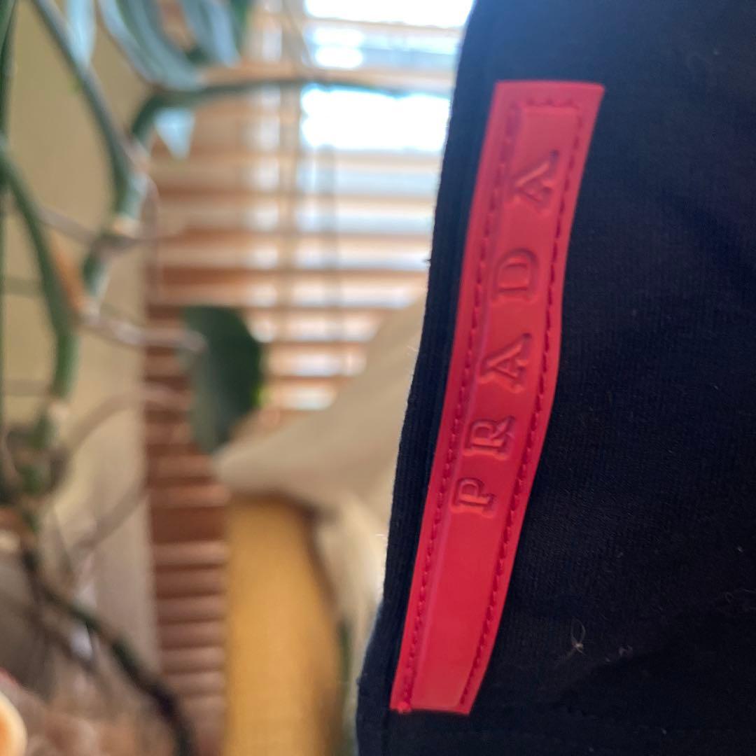 PRADA ブラック Vネック ポロシャツ　レディース