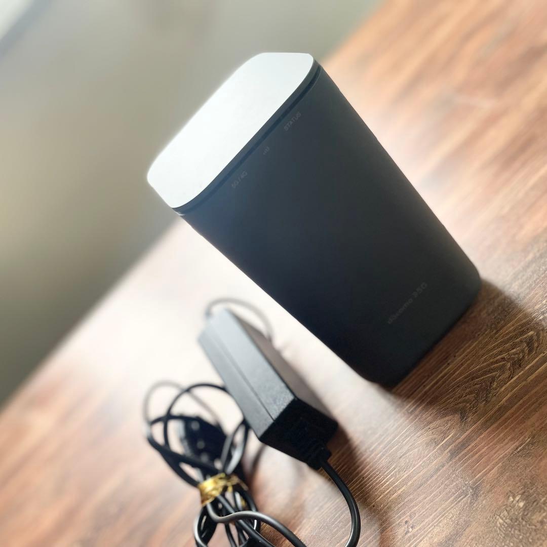 美品★Docomo  5G HR01 ルーター　ダークグレー WiFi