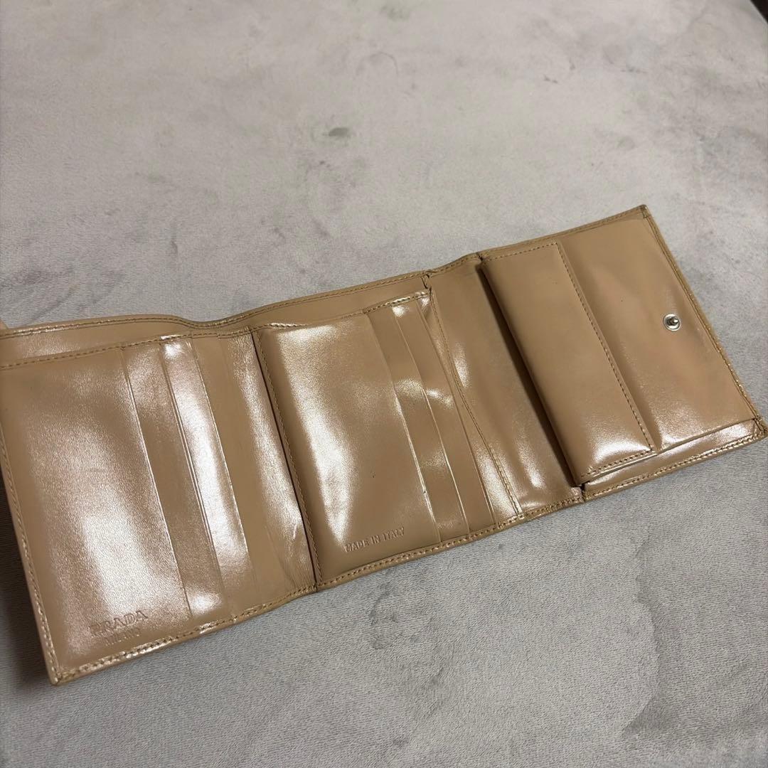 プラダ 三つ折り財布