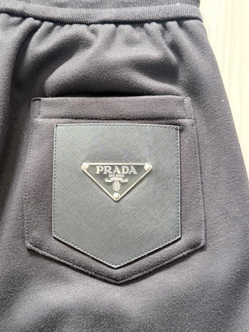 PRADA ブラックパンツ ジッパーポケット付き イタリア製・限定商品