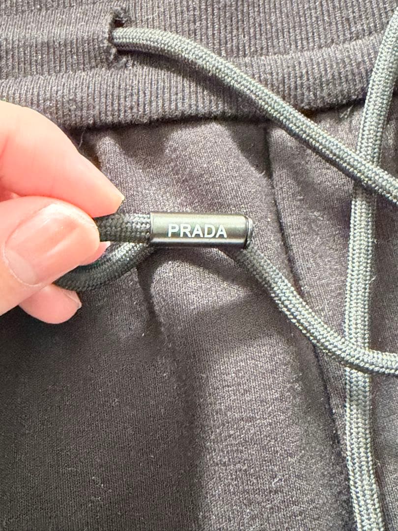 PRADA ブラックパンツ ジッパーポケット付き イタリア製・限定商品