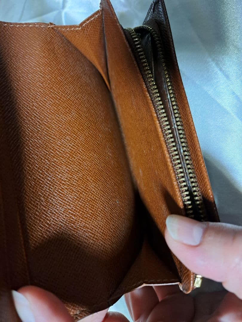 楽*み様 Louis Vuitton モノグラム 二つ折り財布