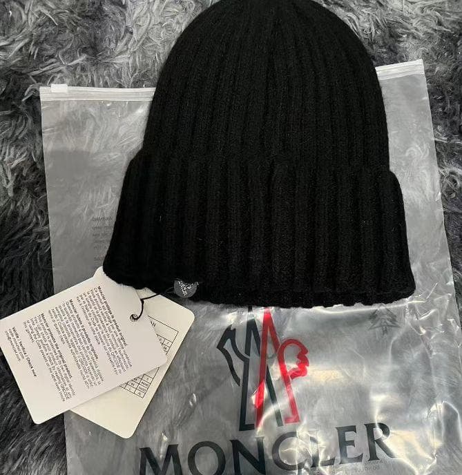 MONCLERブラックニット帽