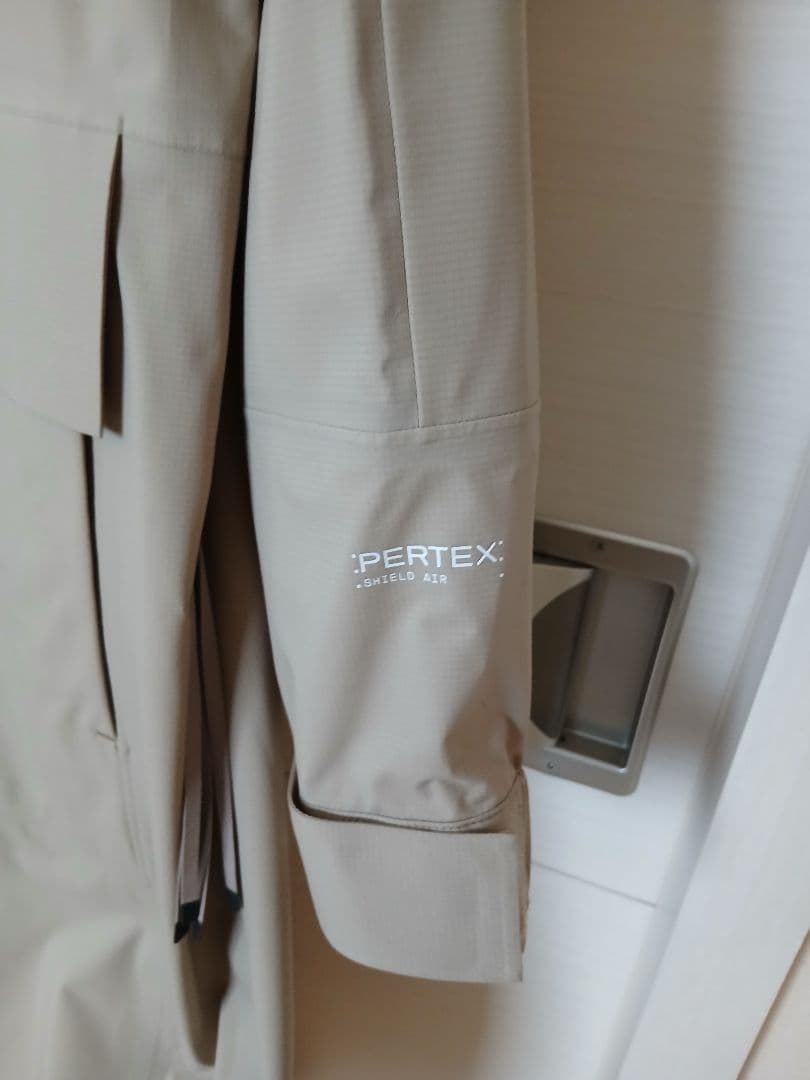 新品未使用　タグ付き　ベージュHYKE　PERTEX SHELL COAT