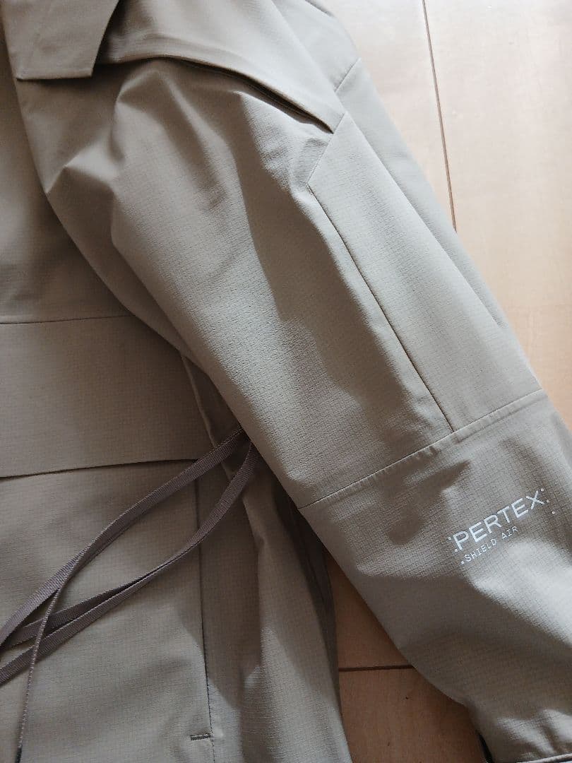 新品未使用　タグ付き　ベージュHYKE　PERTEX SHELL COAT