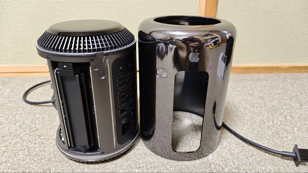 Apple Mac Pro (Late 2013) 本体