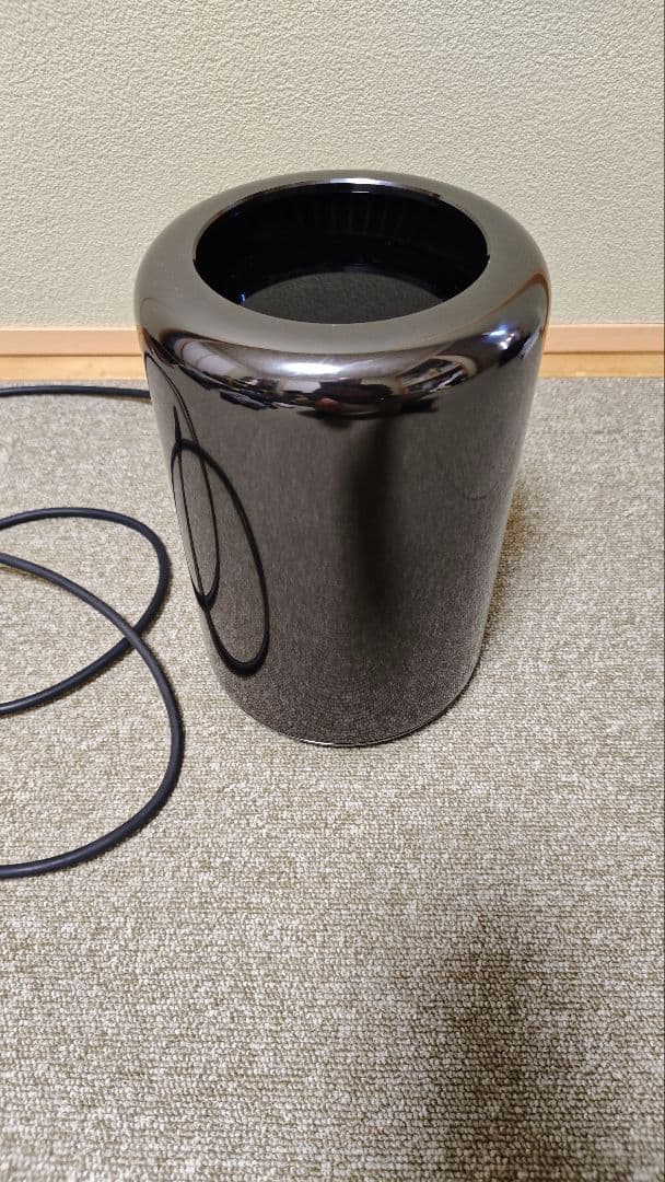 Apple Mac Pro (Late 2013) 本体