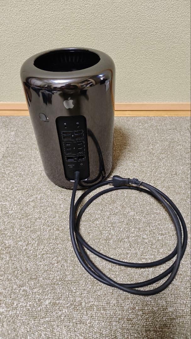 Apple Mac Pro (Late 2013) 本体