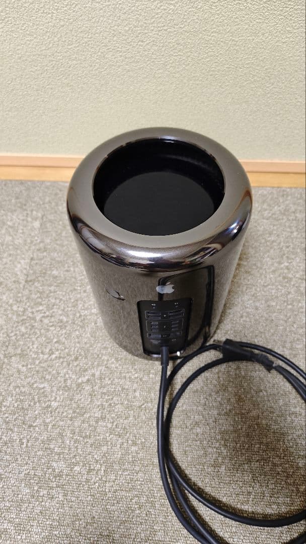 Apple Mac Pro (Late 2013) 本体