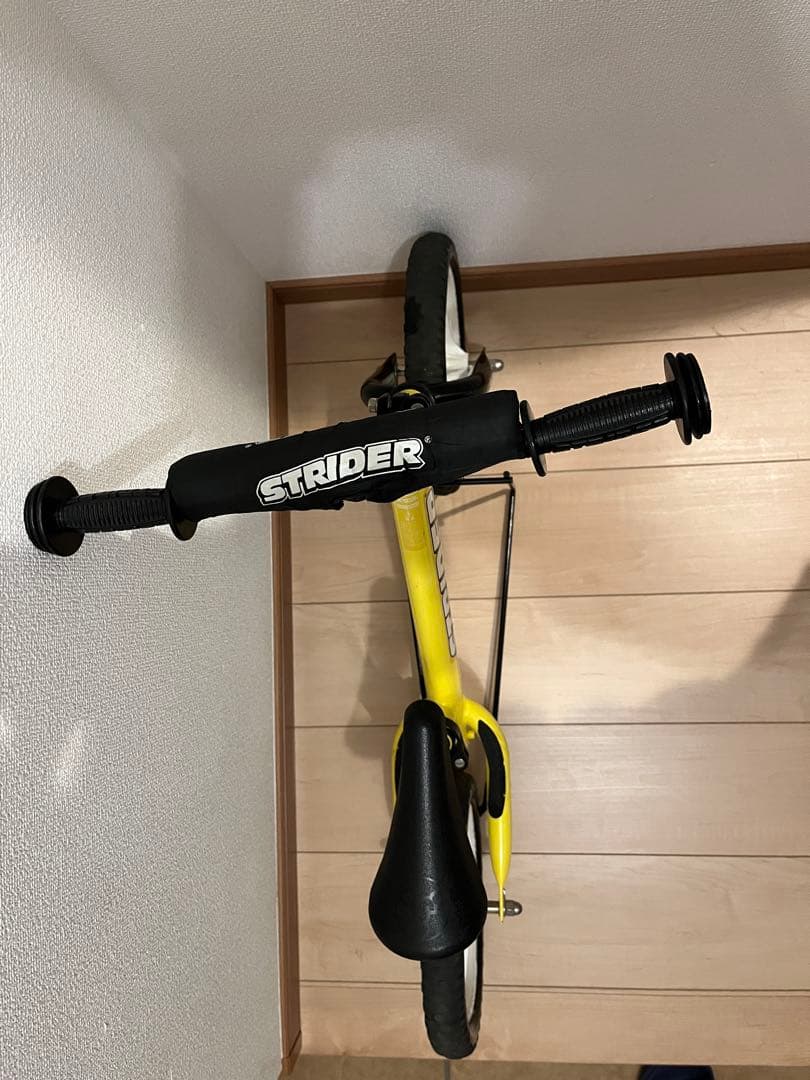 未使用タイヤ付　STRIDER バランスバイク イエロー　12インチ