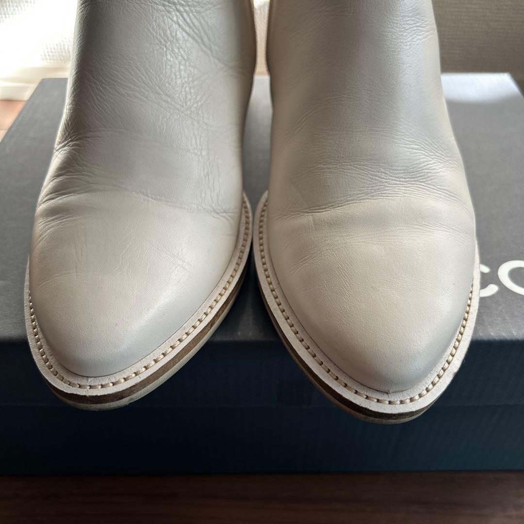 ecco ベージュレザーショートブーツ