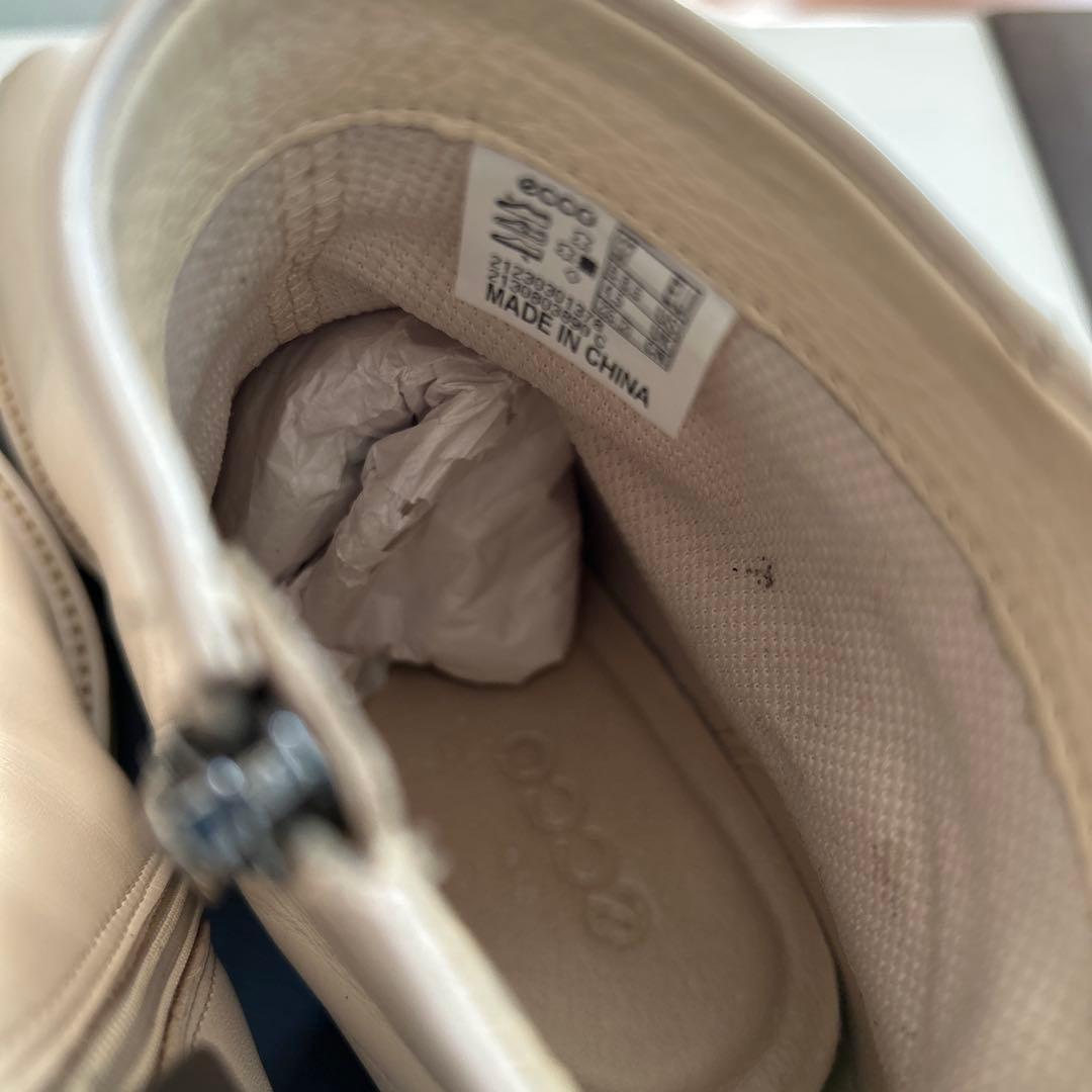 ecco ベージュレザーショートブーツ