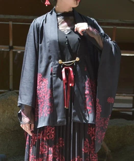 axes femme 彼岸花柄羽織 ブラック