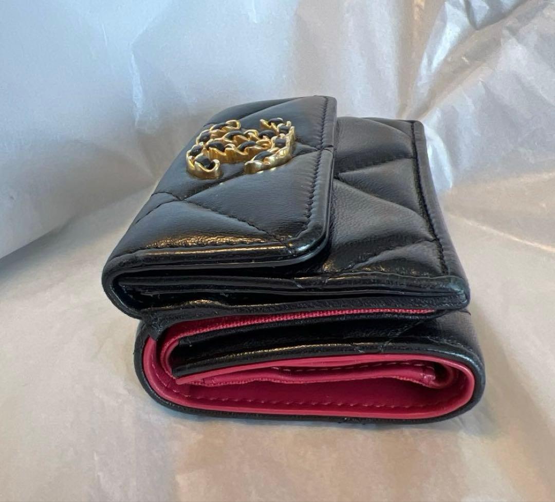CHANEL シャネル 19 三つ折り財布 ブラック ピンク