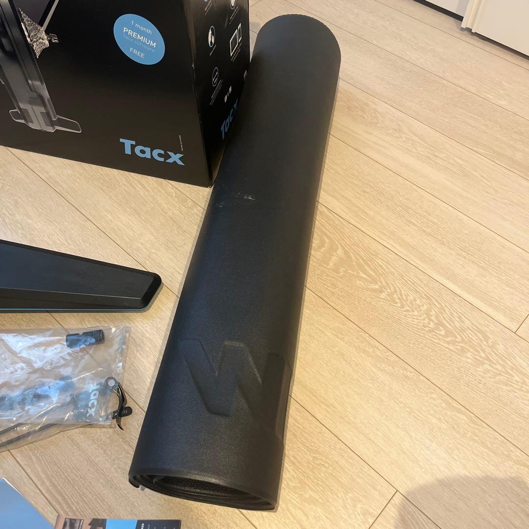 美品 • Tacx Flux 2 スマートトレーナー 11速スプロケ、マット付