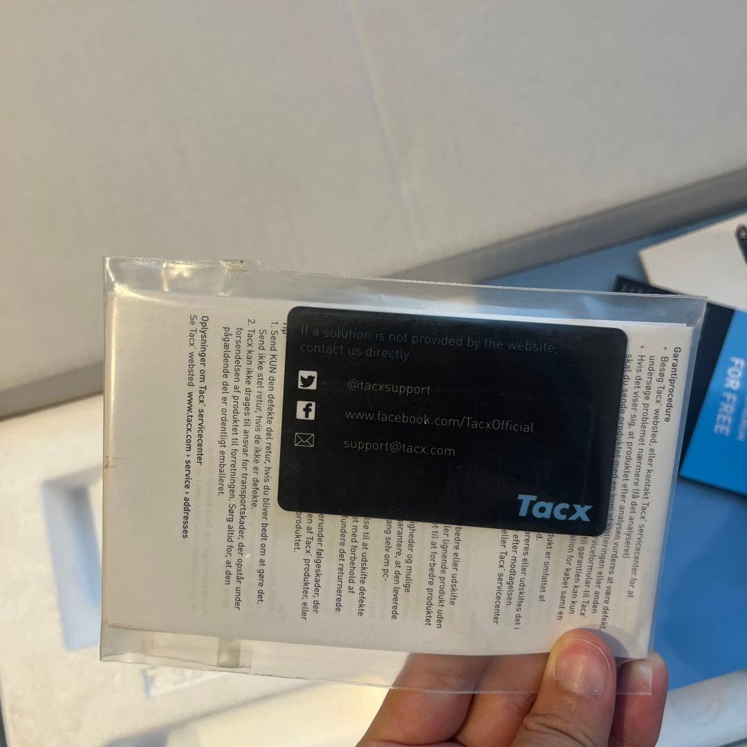 美品 • Tacx Flux 2 スマートトレーナー 11速スプロケ、マット付