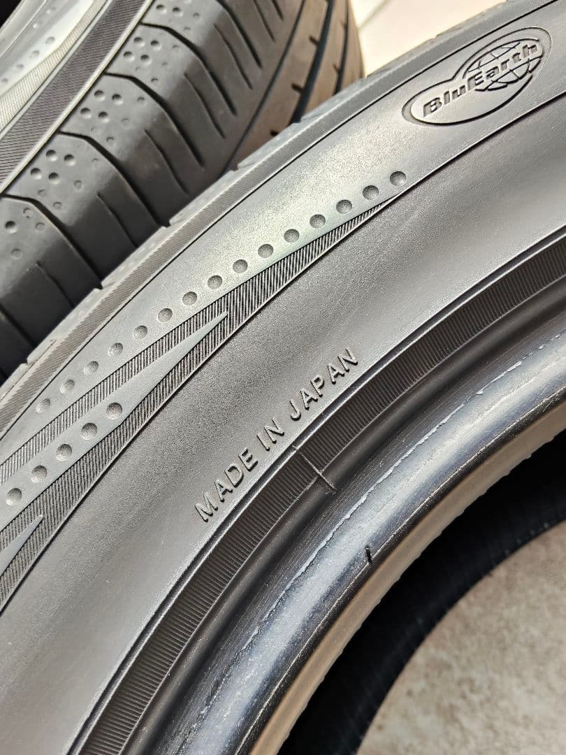 ① ヨコハマ BluEarth RV-02 ブルーアース 235/55R18