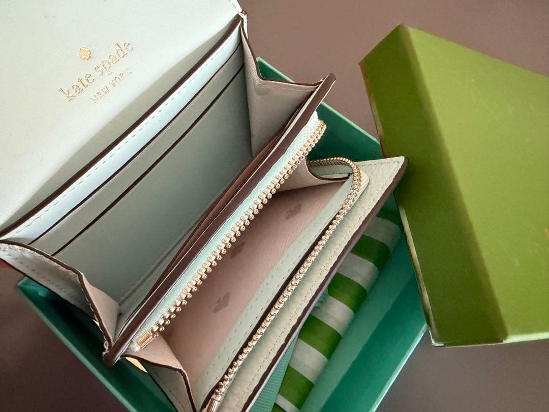 新品 kate spade 二つ折り財布 ライトブルーグリーン
