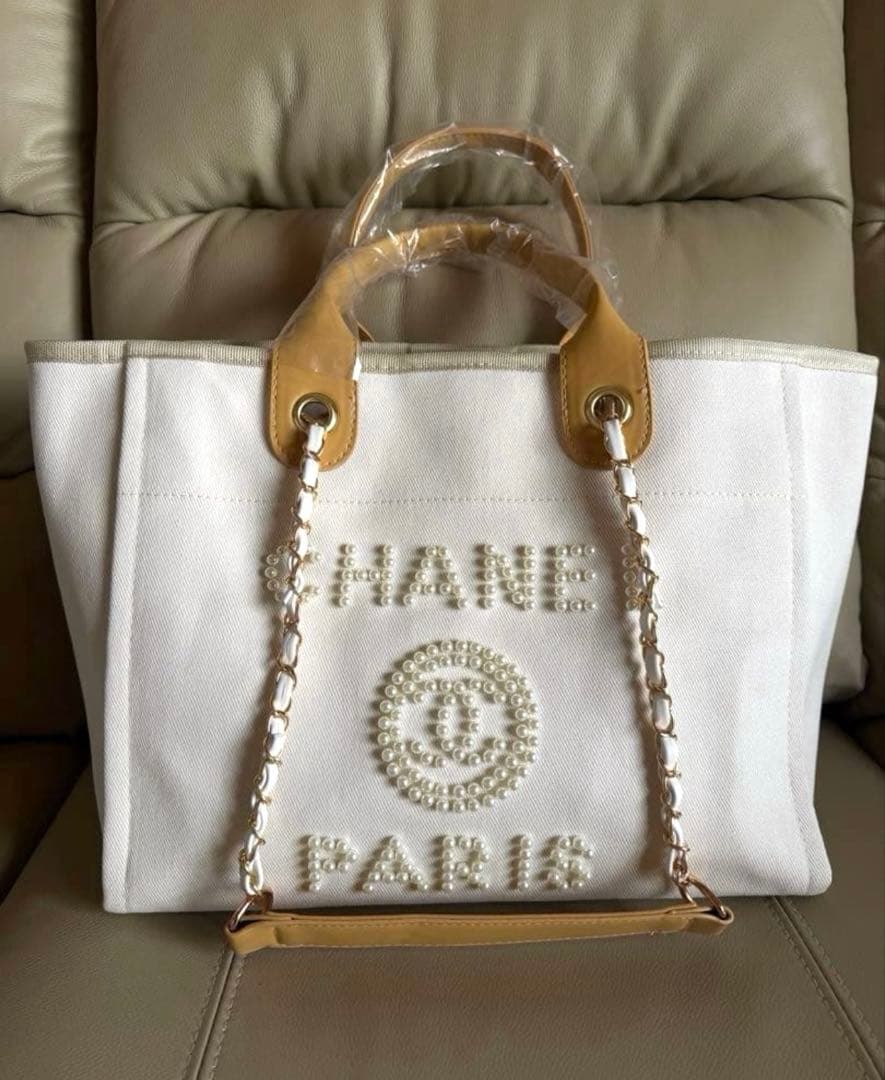 CHANEL ホワイト パールトートバッグ　ノベルティレア