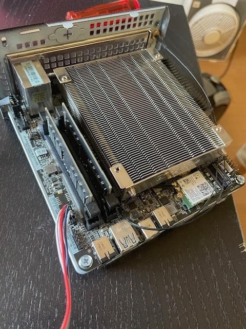 ASRock DeskMini X300 AMD Ryzen ミニPC ブラック