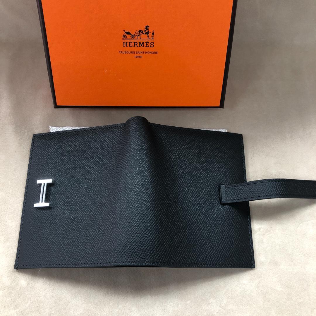 ベアンコンパクト 黒レザー 二つ折り財布 シルバーH型金具