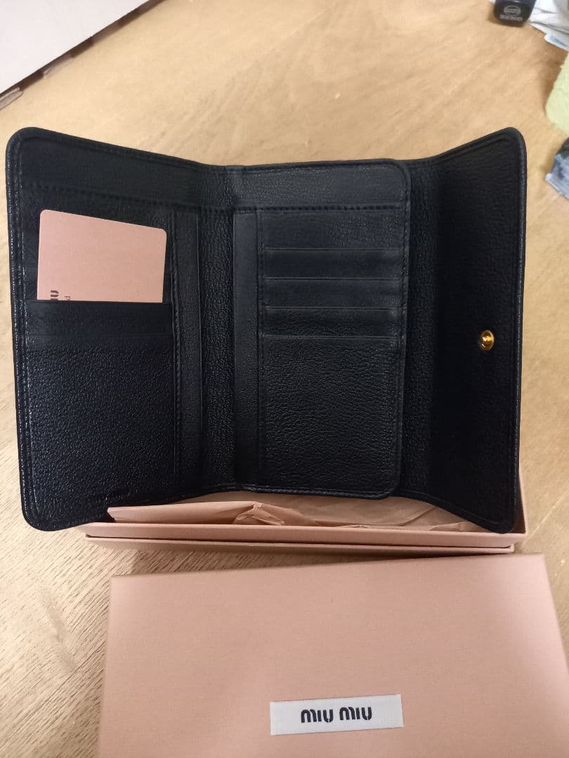 miu miu ブラック がま口三つ折り財布