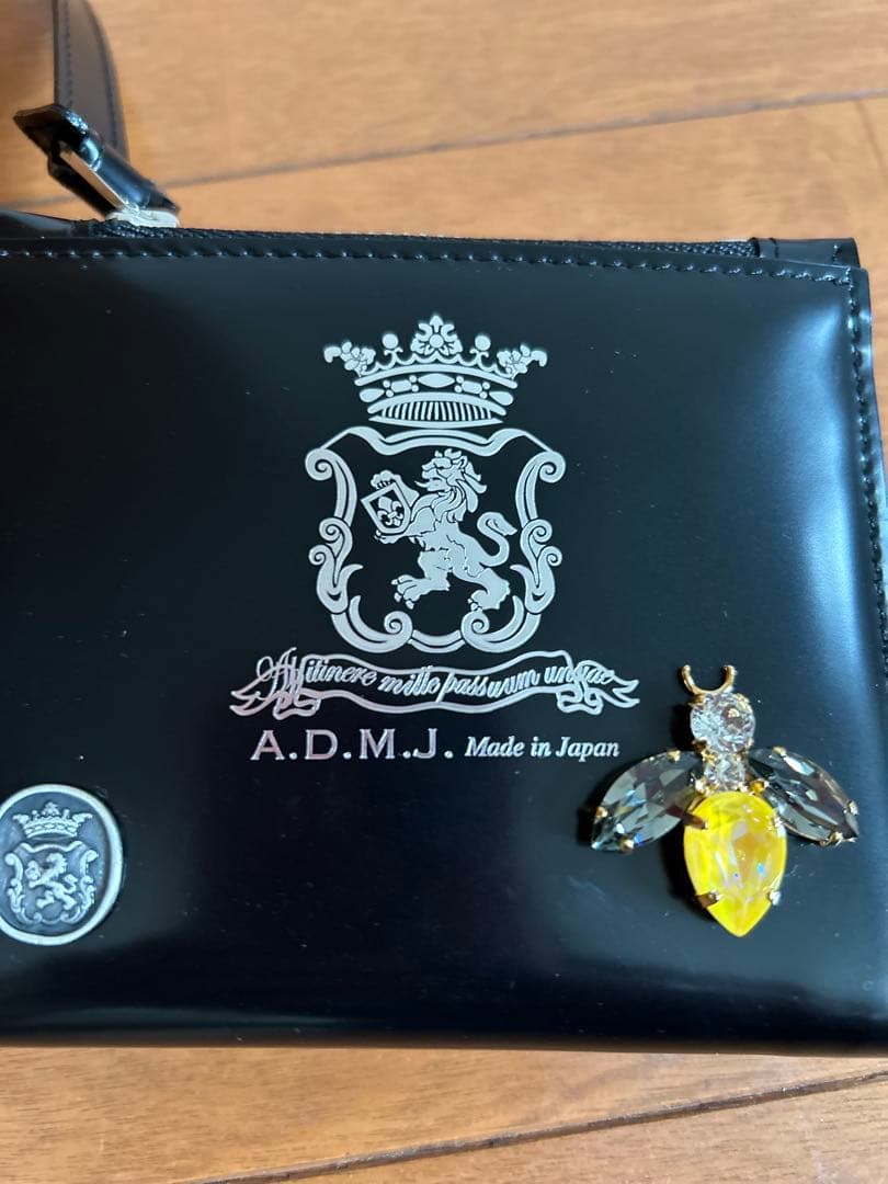 MYCD♡　新品未使用　ＡＤMＪ　コンパクト　財布　スワロフスキー　ビー