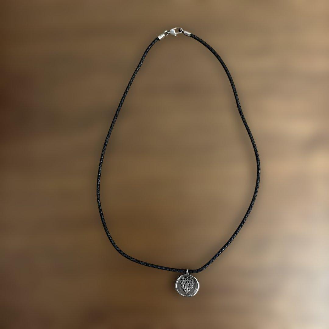 GUCCI クレスト レザー ネックレス