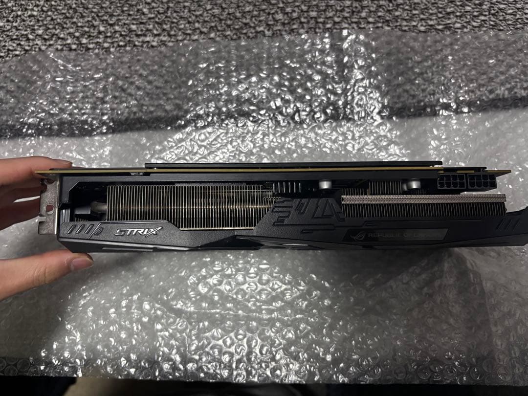グラフィックボード・グラボ・ビデオカード ASUS ROG STRIX RADEON RX Vega56
