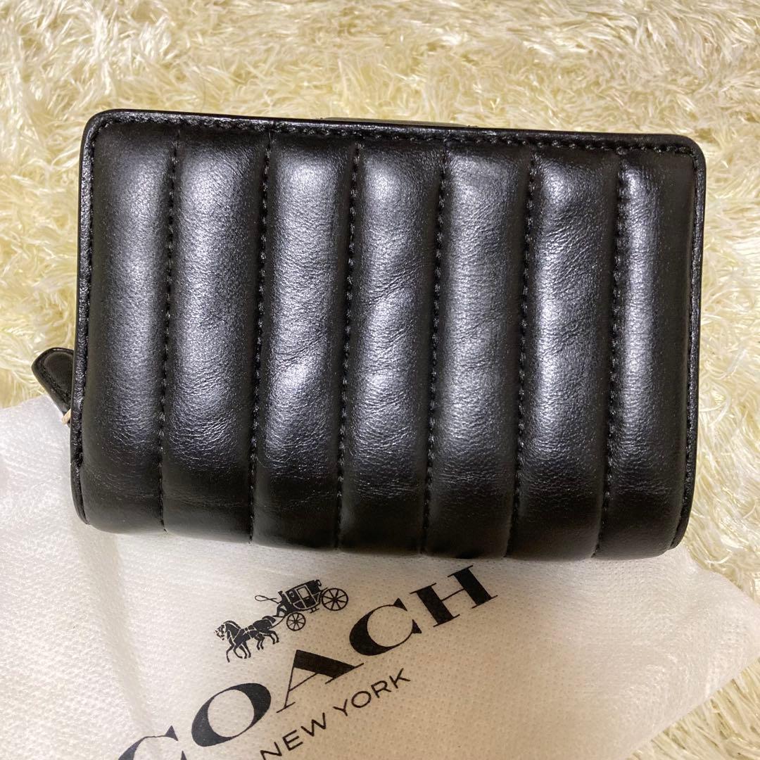 【良品】コーチ 二つ折り財布 黒 ブラック キルティングレザー ロゴ金具