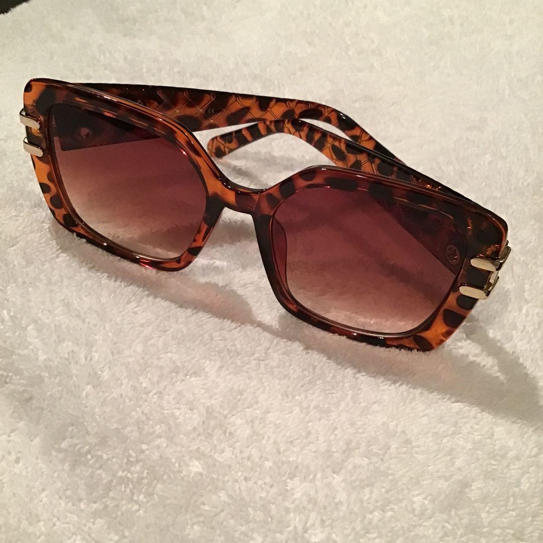 CHANELトータスシェルデザイン サングラス