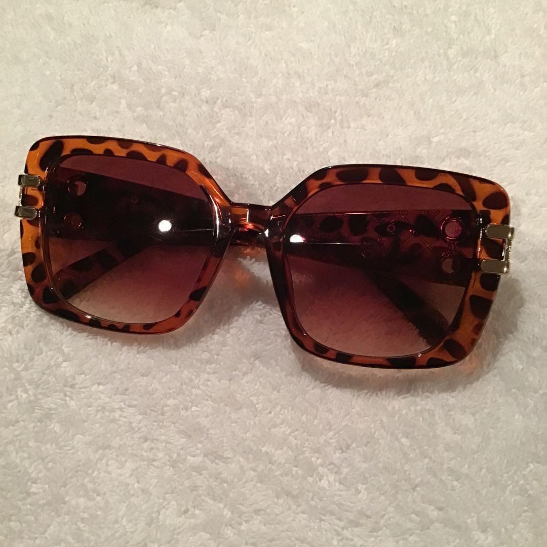 CHANELトータスシェルデザイン サングラス