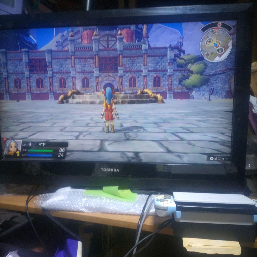 任天堂Switch本体と、ピカチュウのジョイコン