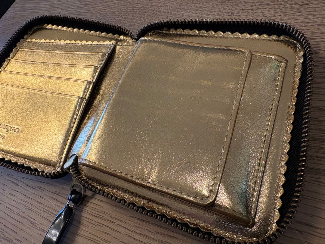 コムデギャルソン ミラーインサイドZIP 二つ折り財布 黒金 レザー コンパクト