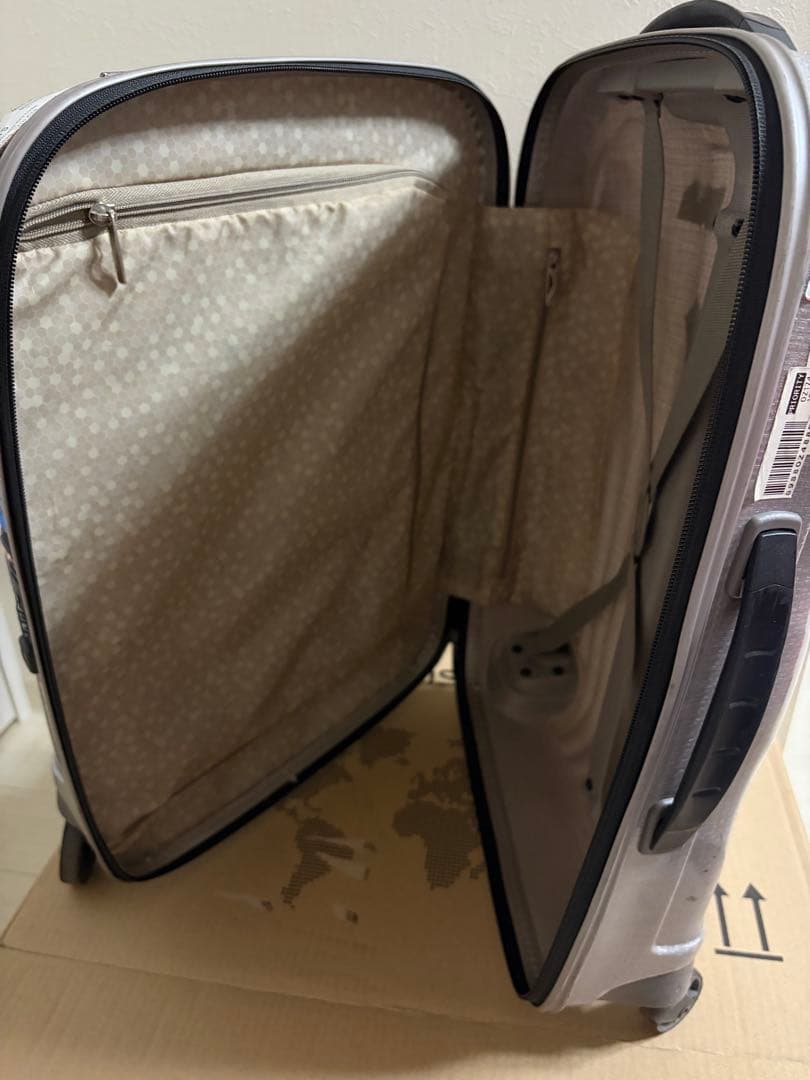 【ジャンク品】サムソナイト コスモライト　スーツケース　シルバー系　機内
