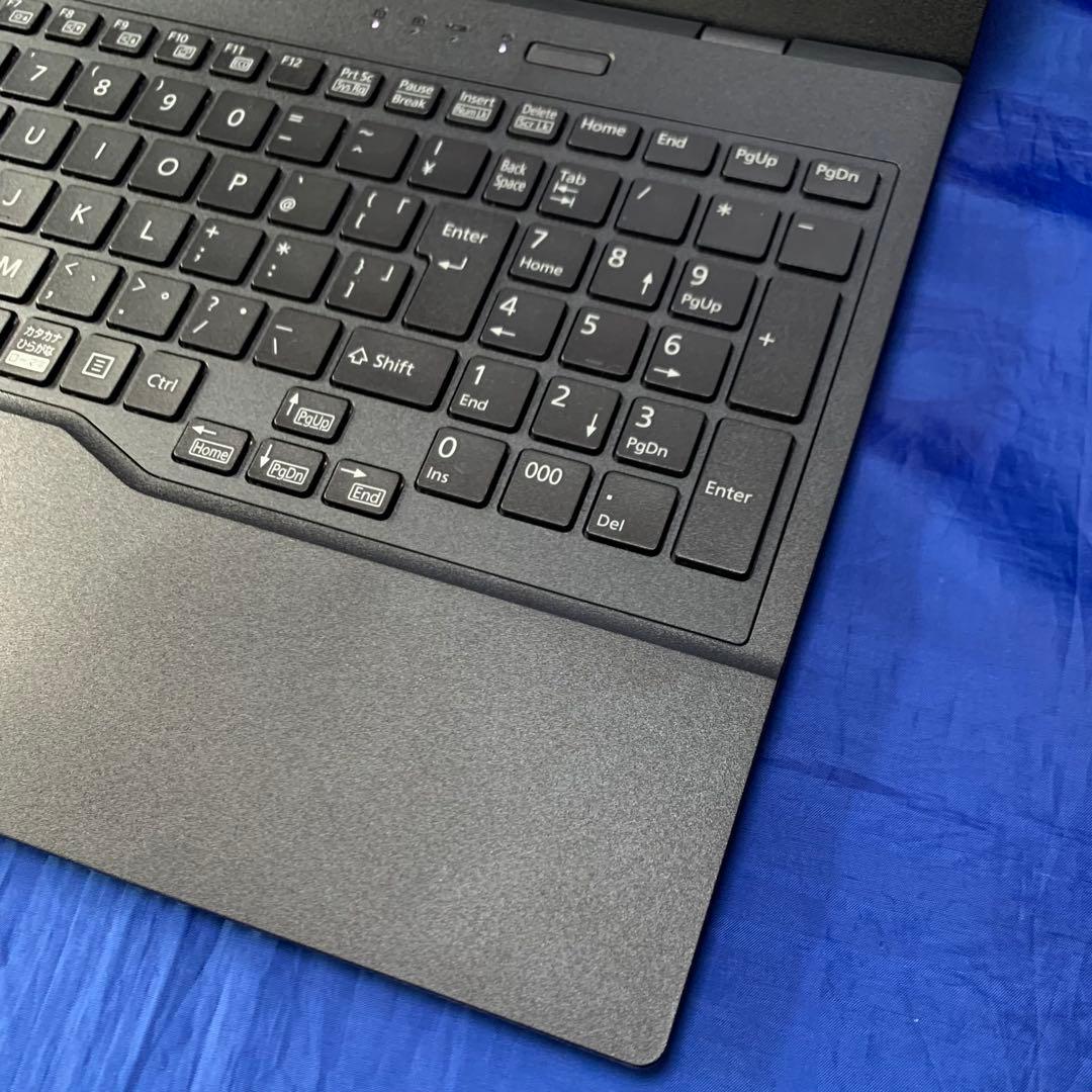 美品 2023年モデル 2024年製造 富士通 FMV Lite ノートパソコン