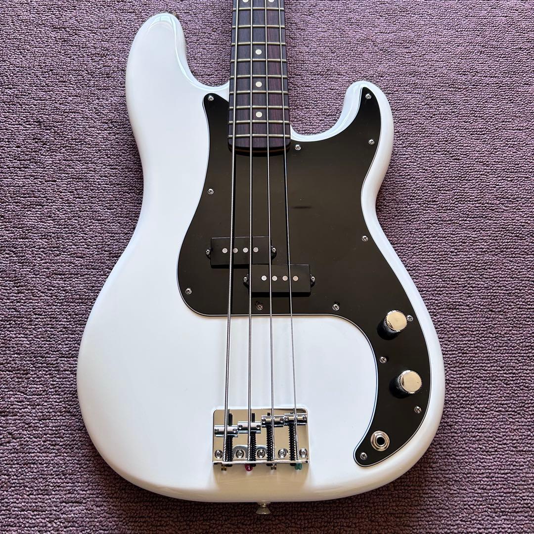 ベース Fender Precision Bass Player II