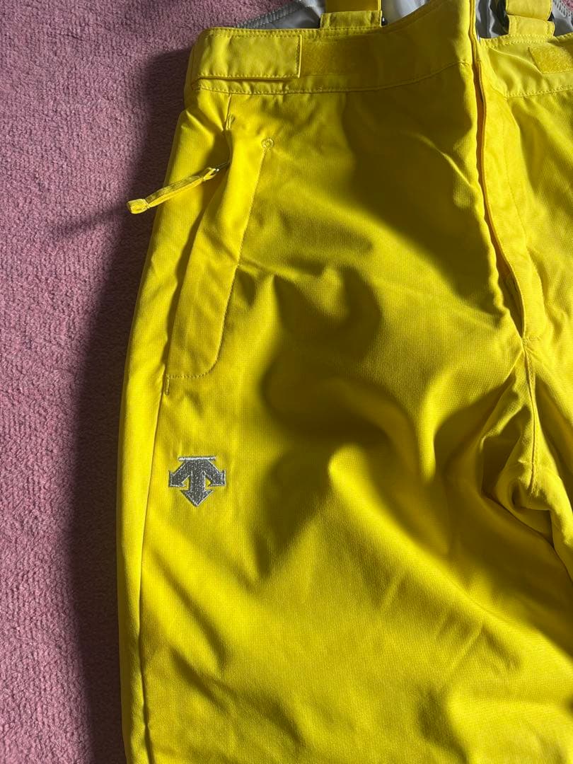 新品　DESCENTE スキーウェア　パンツ　kids１５０　黄色