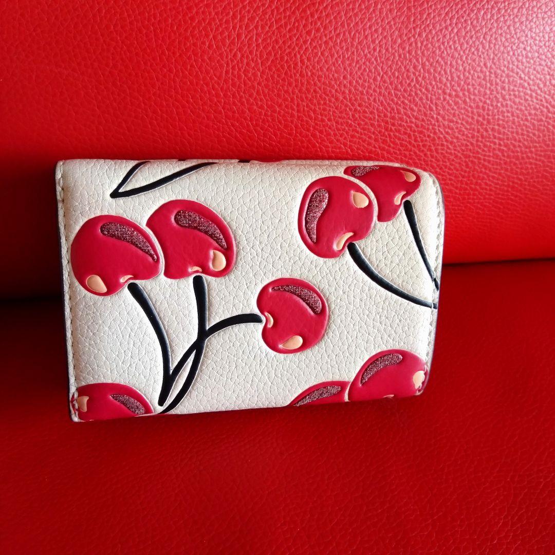 コーチCOACH エッセンシャル　トライフォード　チェリー　三つ折り財布