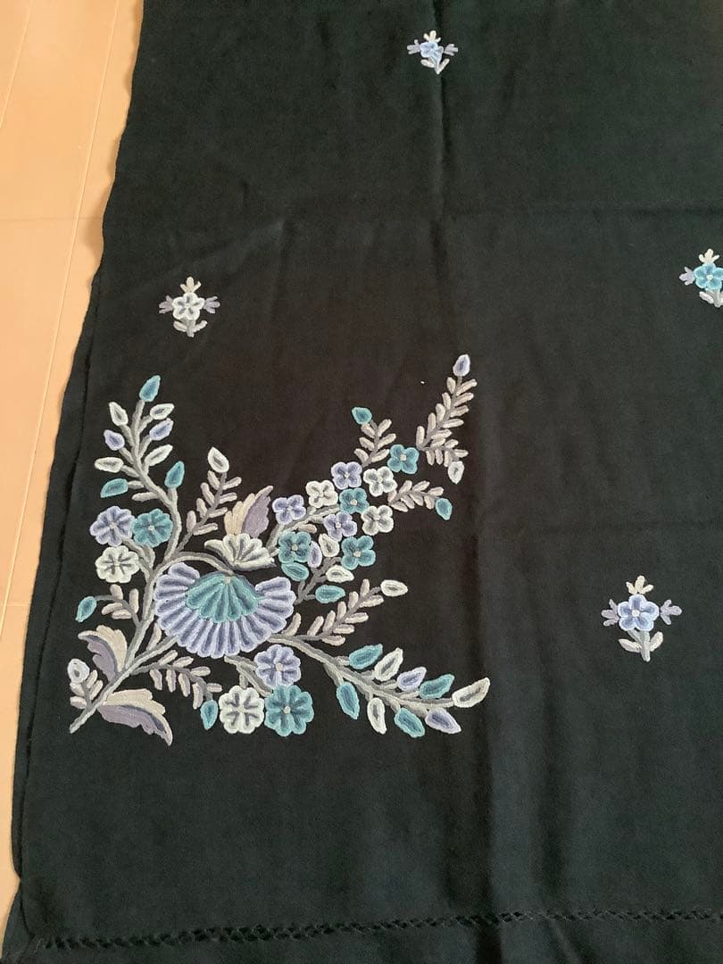 インドカシミール　アリー刺繍ターラ・ブランカ　ストール