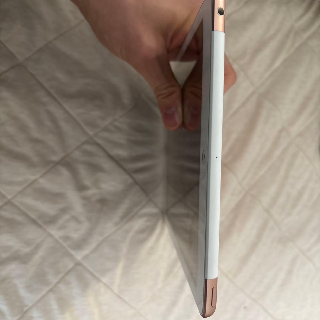 iPad 6世代(カバー付き)