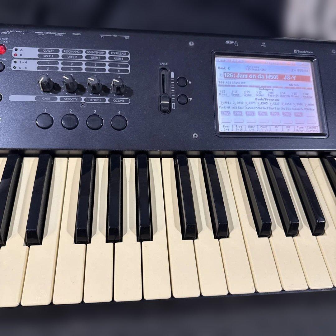 KORG M50-61 シンセサイザー 61鍵 ソフトケース付