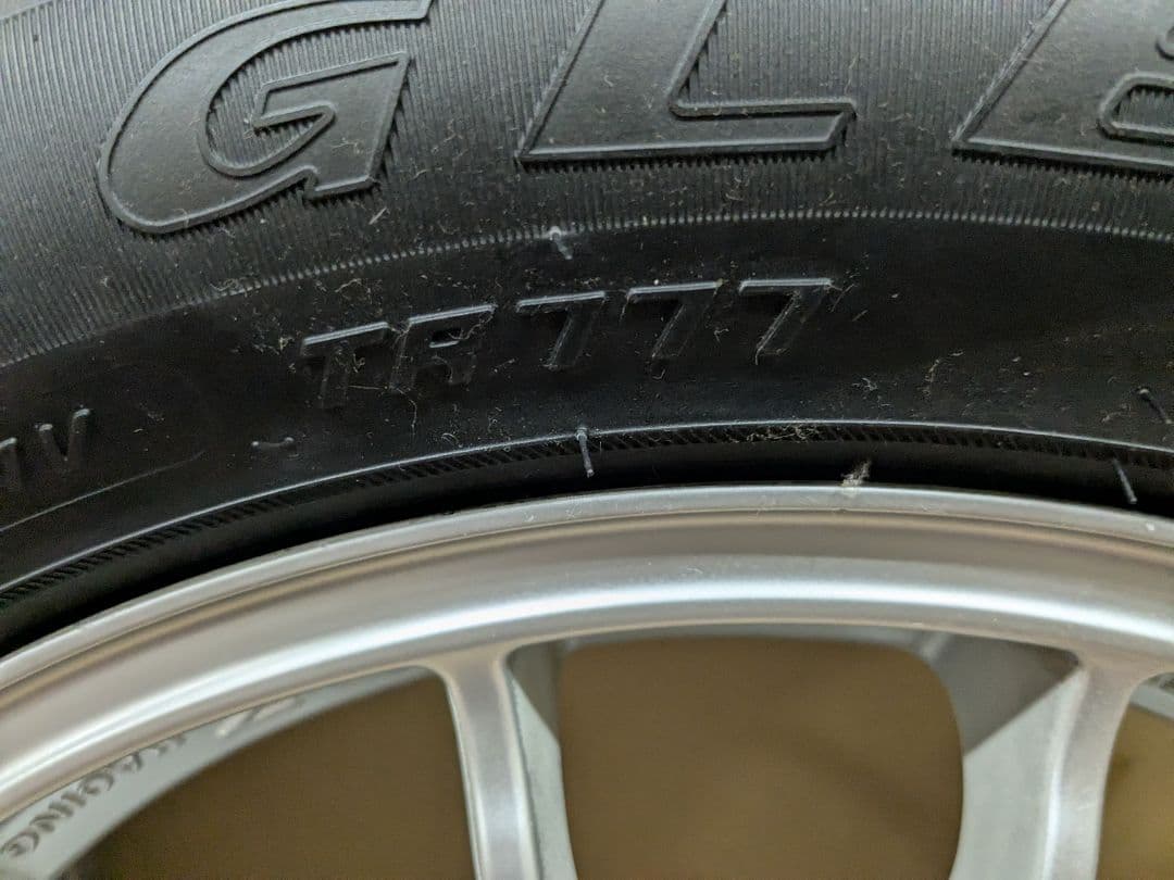 セット売り③ OZスーパーレッヅェーラ17㌅スタッドレスタイヤ 4本 Audi等