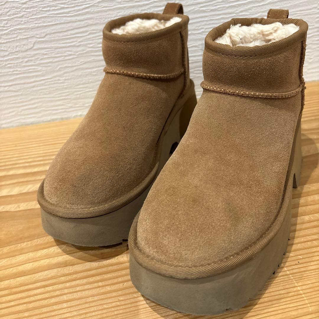 UGG アグ　厚底プラットフォーム　ムートンブーツ
