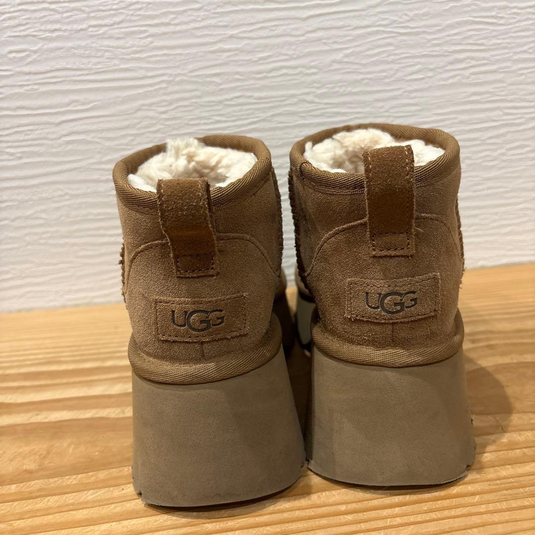 UGG アグ　厚底プラットフォーム　ムートンブーツ